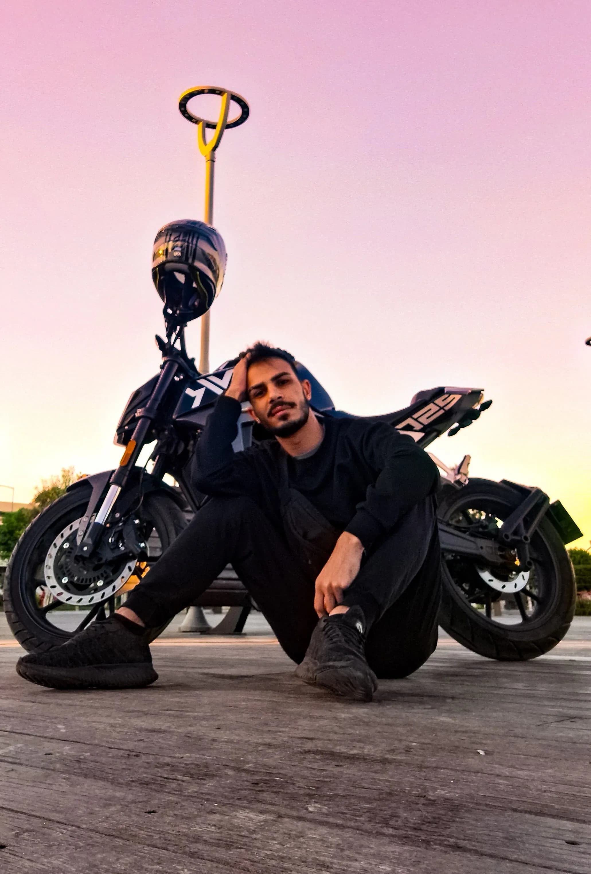 Arda Danacı'nın motosikletli profil fotoğrafı